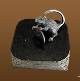  Скульптура Крыса с монетой
