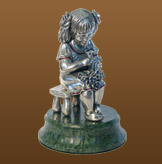 Скульптура Девочка с букетом